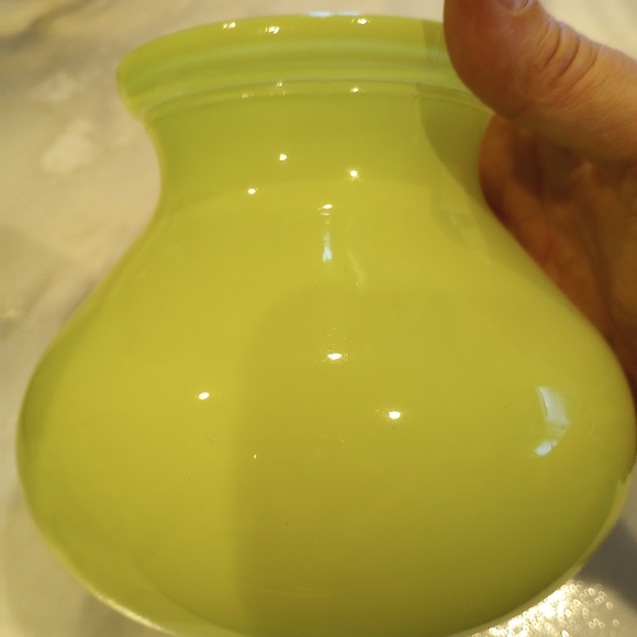 Lovely Pair of Green Glass Vases 💚 - Picture 8 of 9